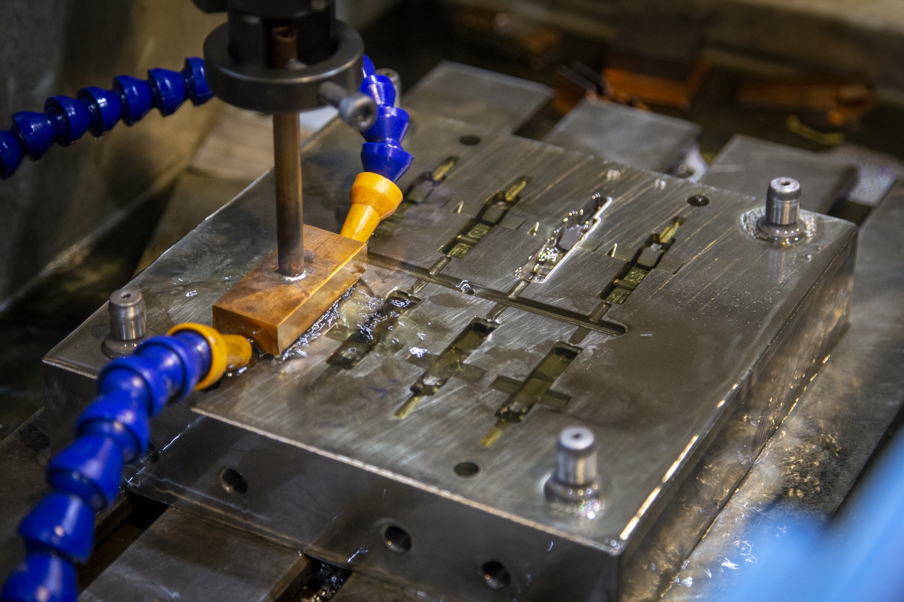 دستگاه اسپارک در حال کار