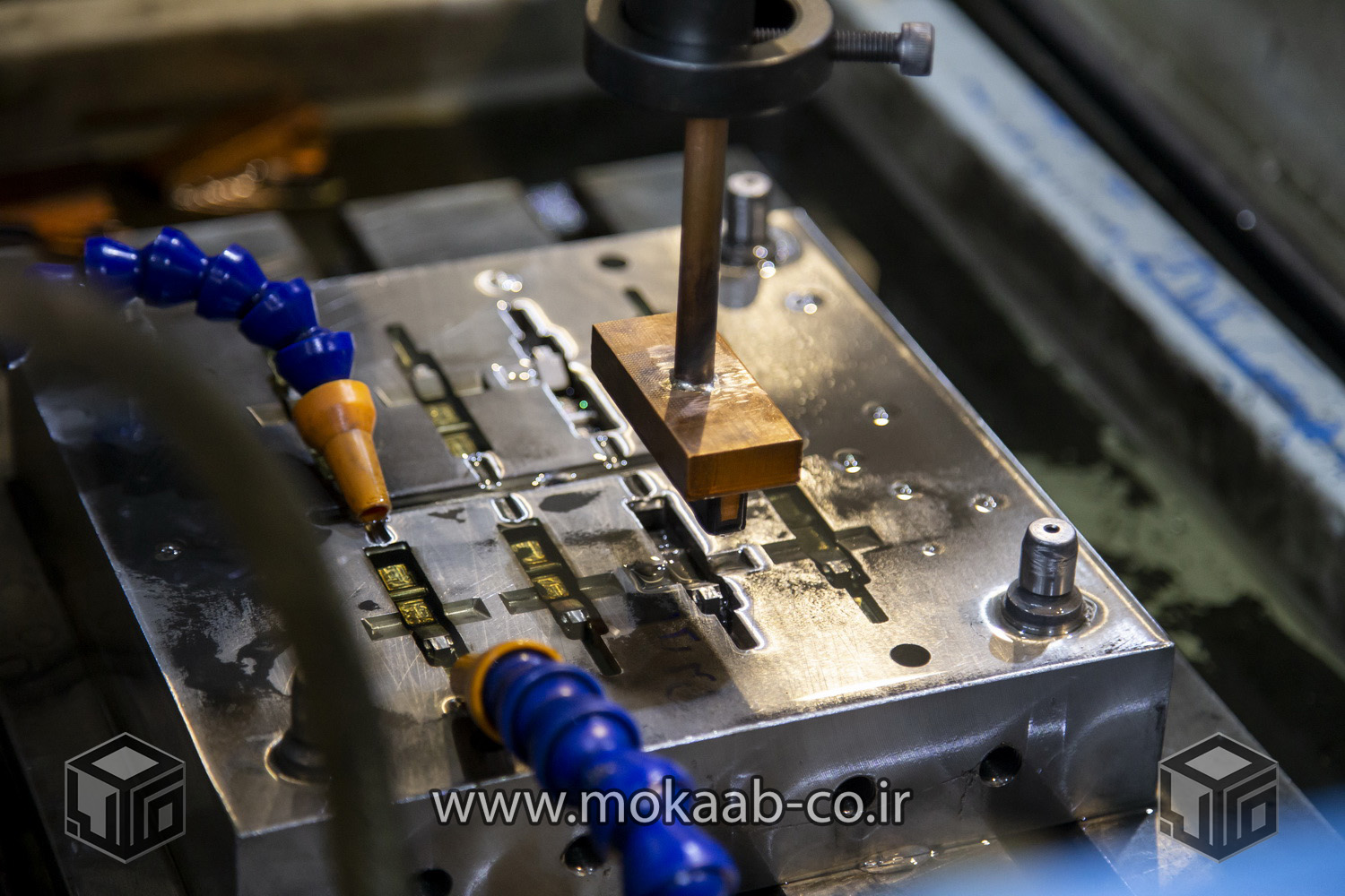 دستگاه اسپارک در حال کار